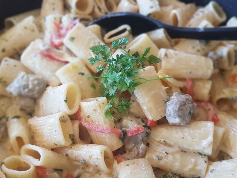 Rigatoni mit Wurst und Bier