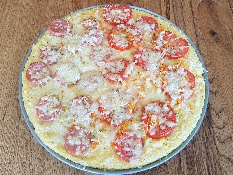 Maispizza mit Tomaten